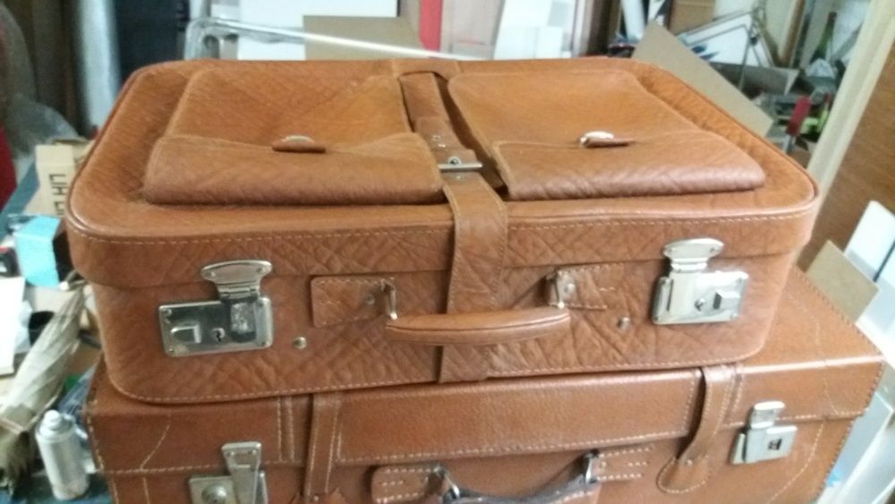 ретро куфари за декорация или етажерки