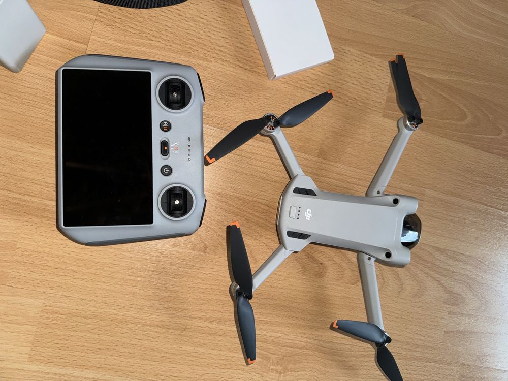 Продам абсолютно новый Дрон DJI Mini 3 Pro + Fly More Kit Plus серый