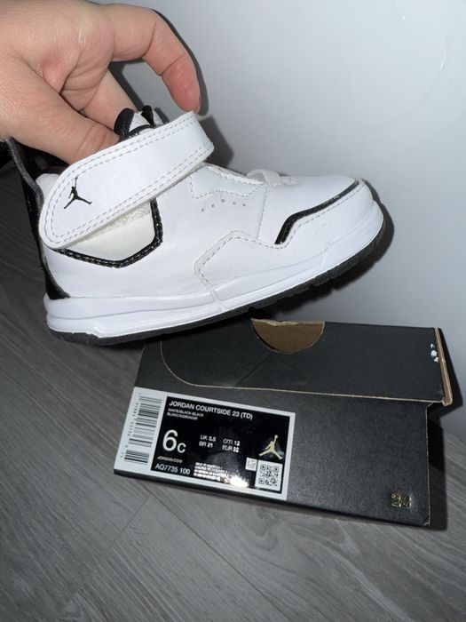 Sneakers Jordan courtside , unisex , 22 posibil potriviti la 21