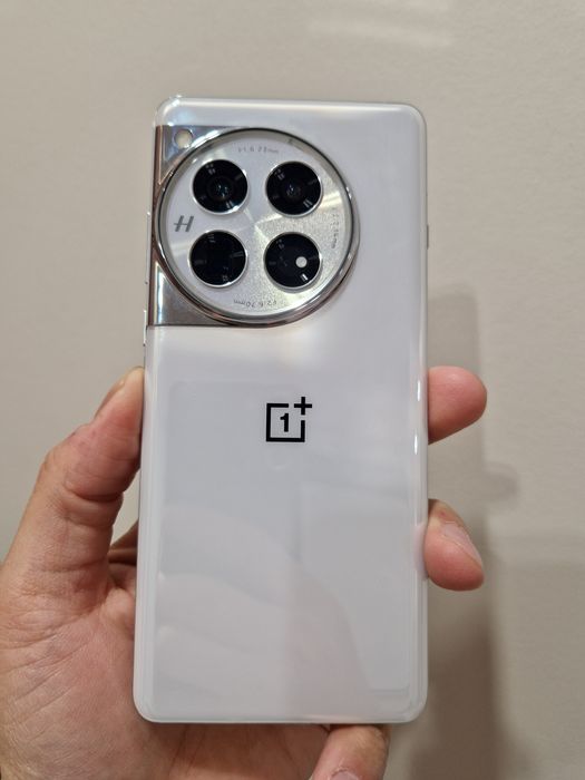 OnePlus 12, White, 16/512 GB.