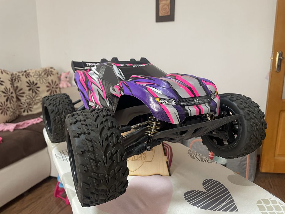 Automodel TRAXXAS Rustler 4×4 VXL 3S 1/10 (masinuta telecomanda/rc).