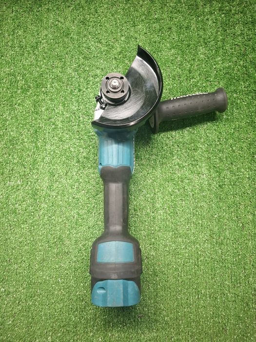 Безчетков шлайф на Makita DGA511 с регулаж на оборотите