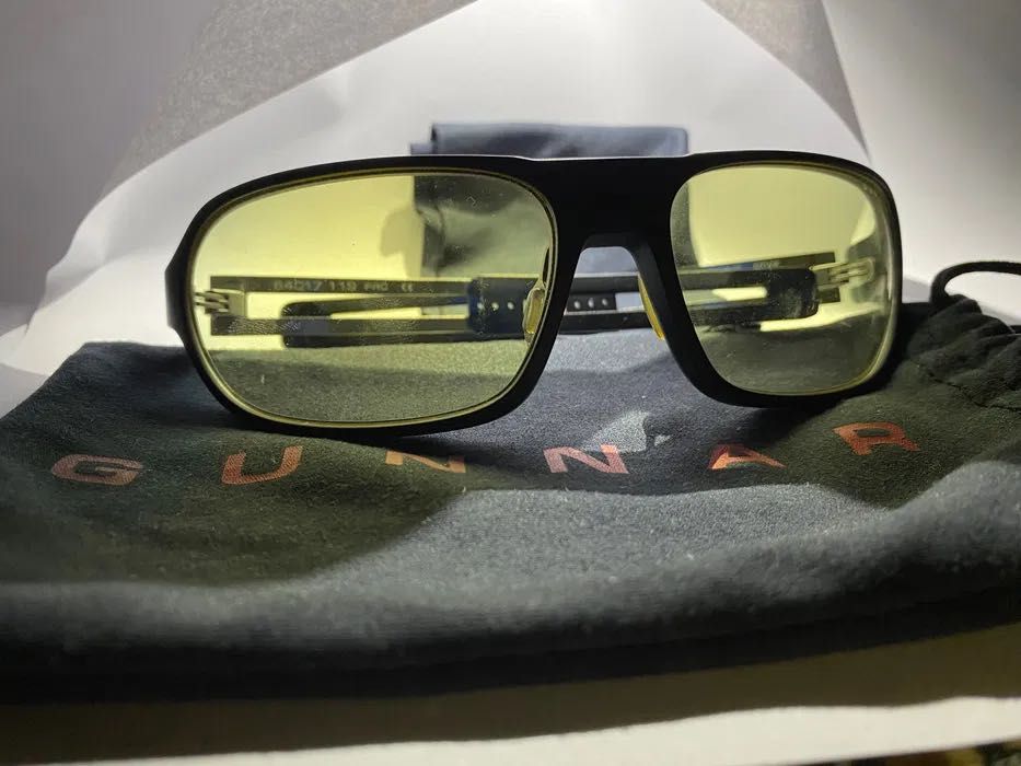 iPhone Xs Gold с калъф 99% + гейминг очила Gunnar
