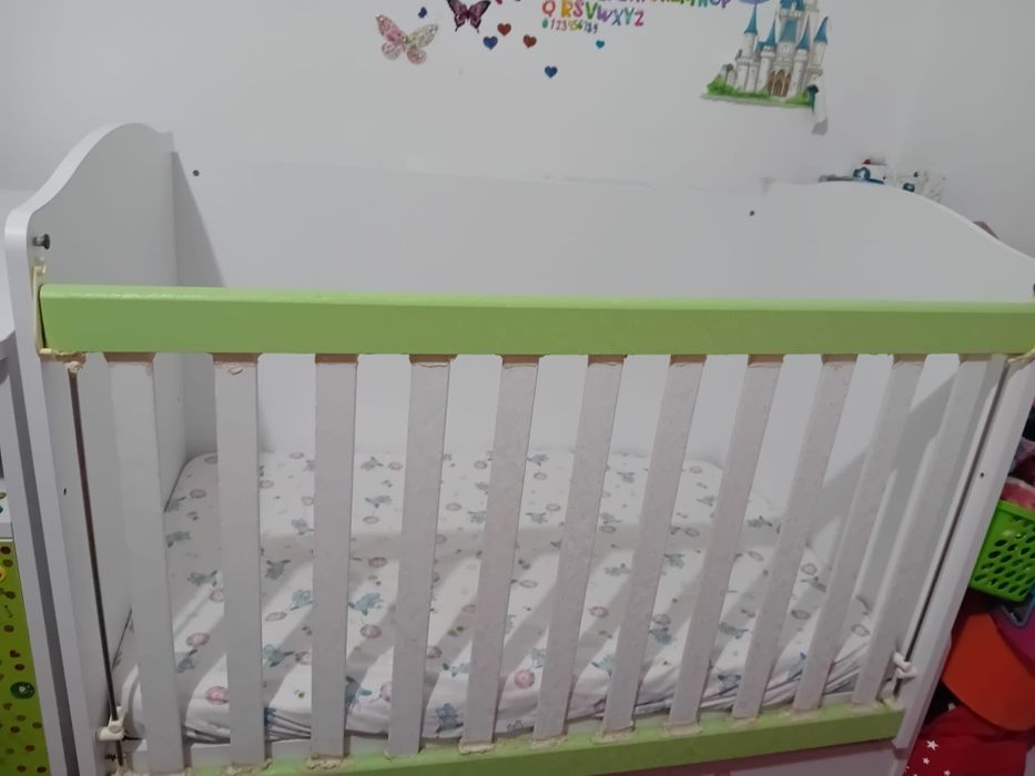 Pătuț copil transformabil de la bebeluș la junior