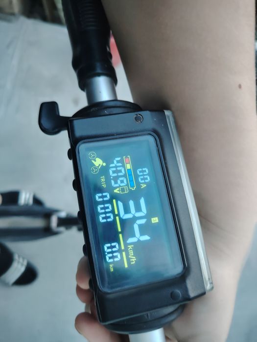 Vând trotinetă electrică