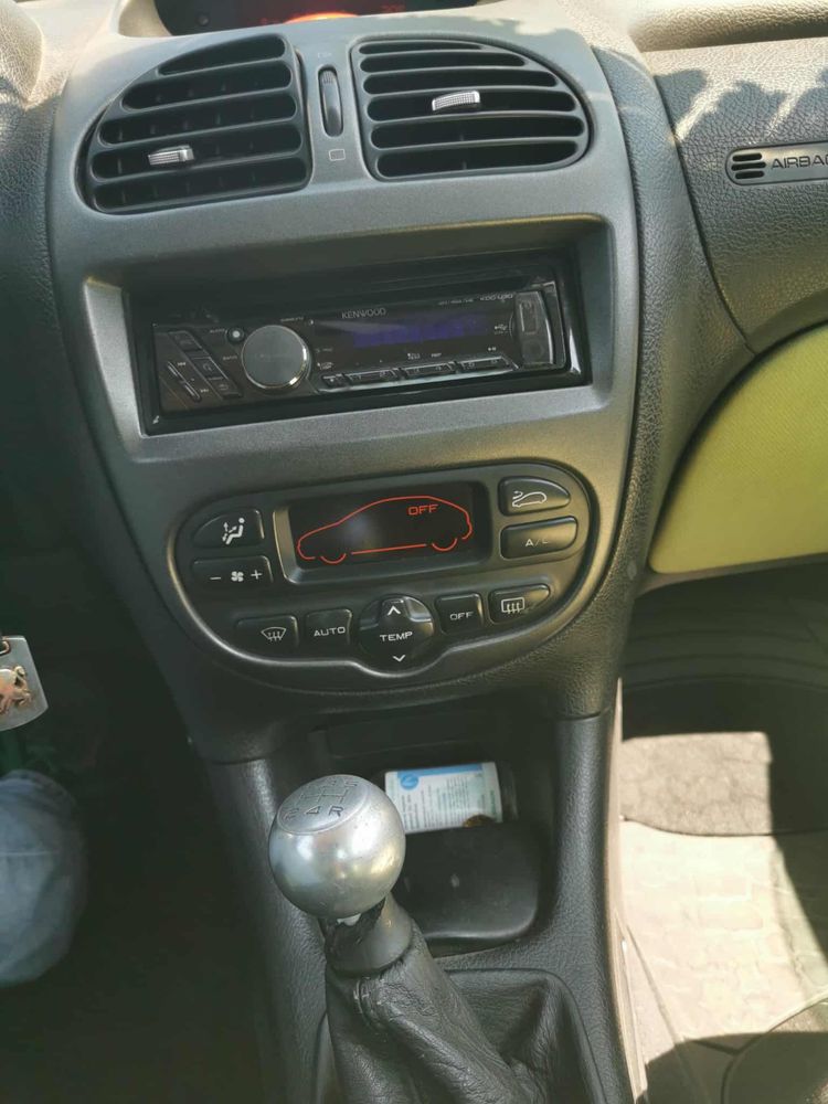 Продавам личния си автомобил Пежо 206 cc