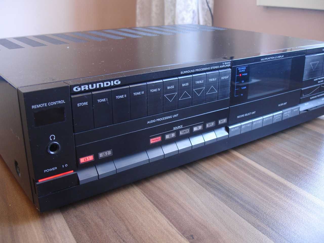 Grundig V8400 - мощен стерео усилвател