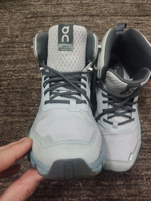 Ghete hiking On Cloudridge