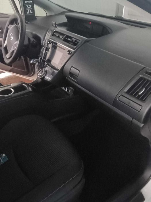 Toyota Prius Plus Hybrid si GPL