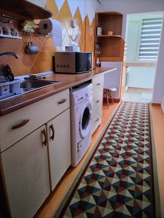De închiriat apartament cu 2 camere, zona CIUPERCĂ
