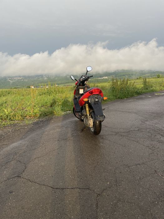 Vand scuter suzuki 50cc pe benzina 2t