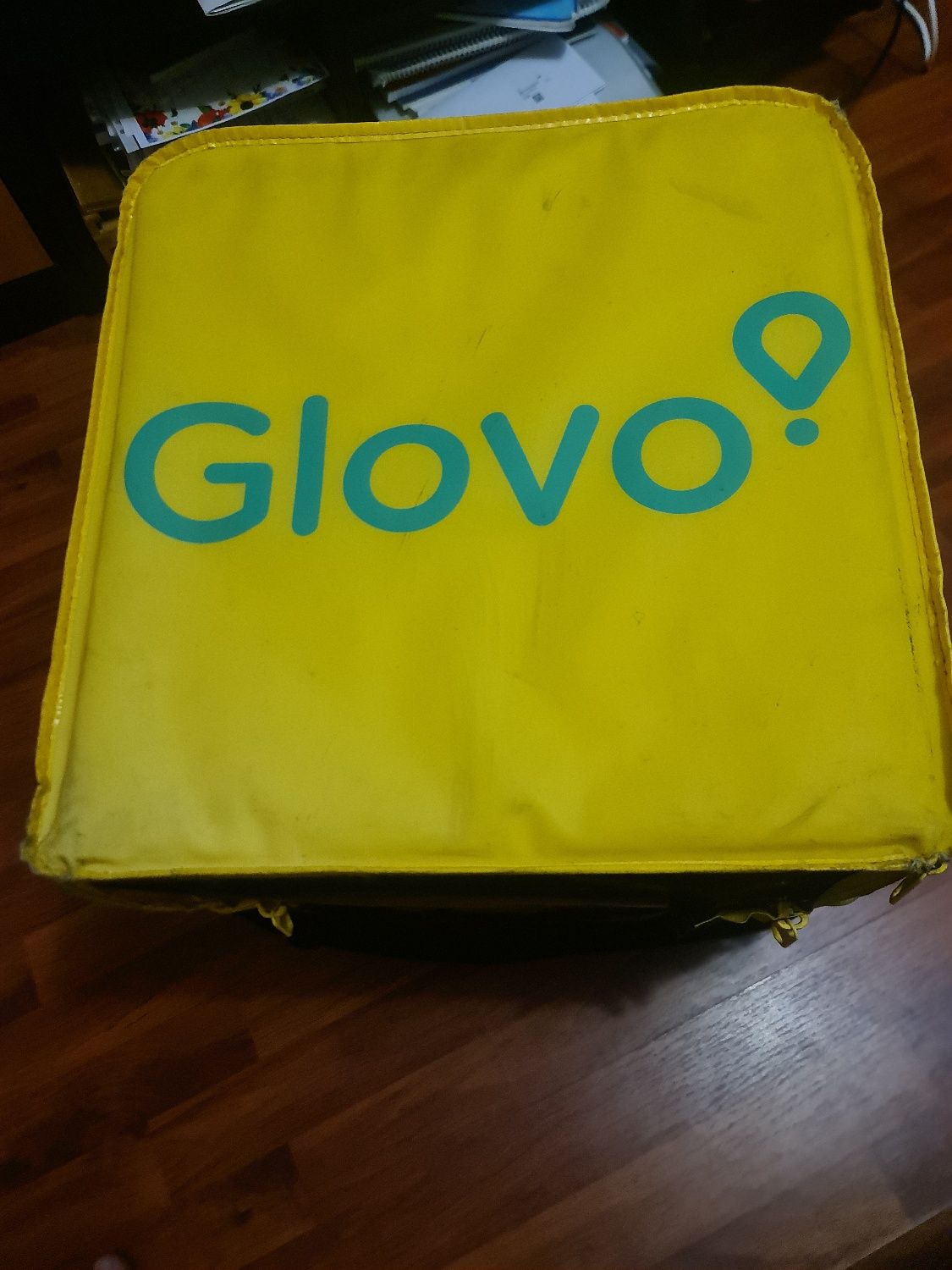 Ghiozdan Glovo ca și nou