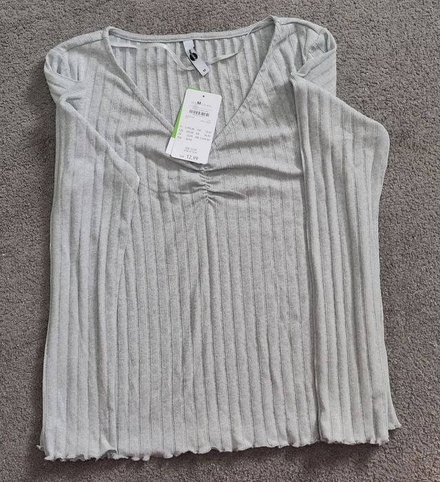 Vând Bluze dama gri.