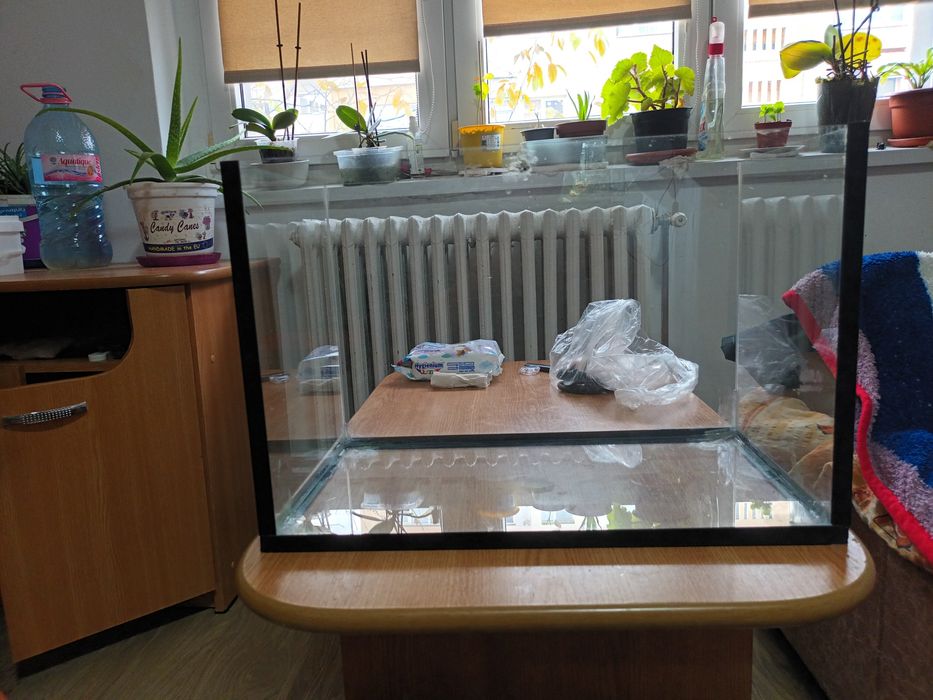 Vând acvariu 40 litri