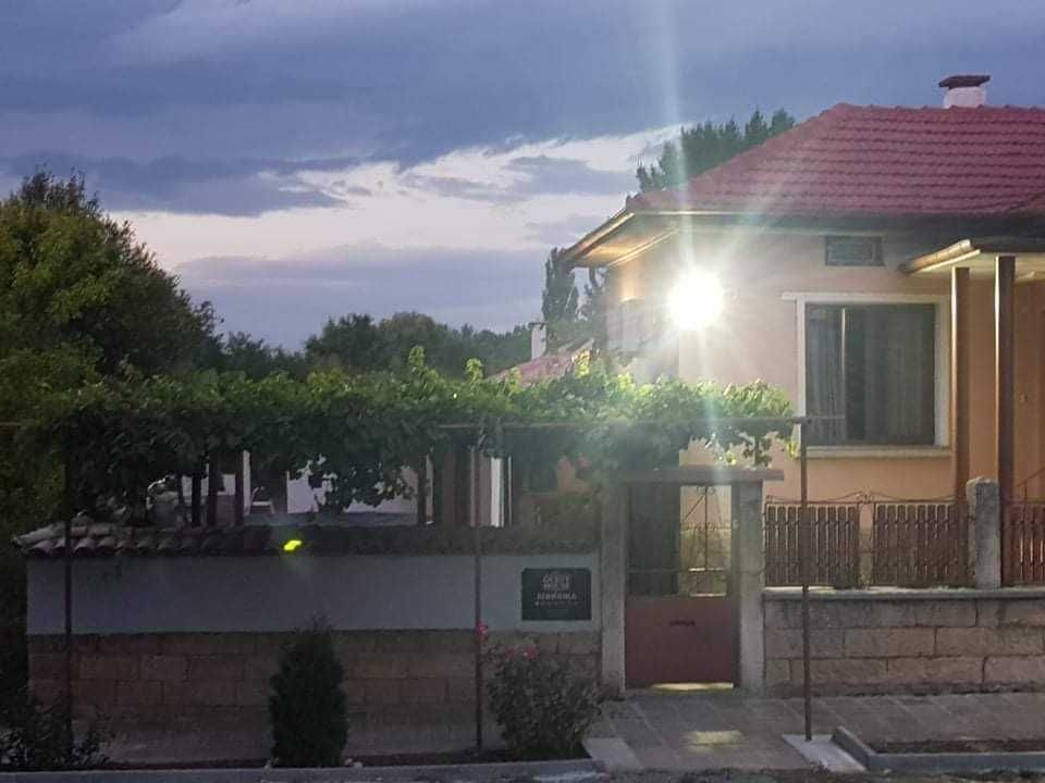 Продавам къща в с.Мадара