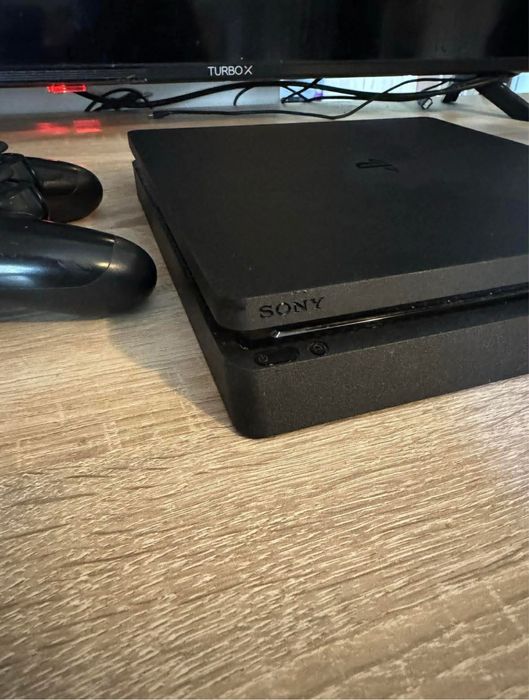 Плейстейшън 4 slim, PS4 Slim