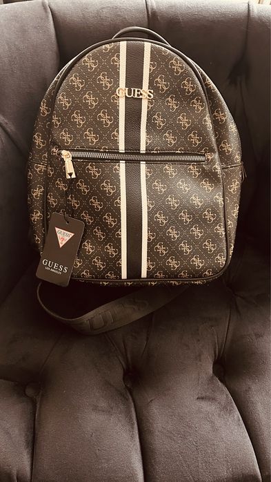 Раници и чанта Guess