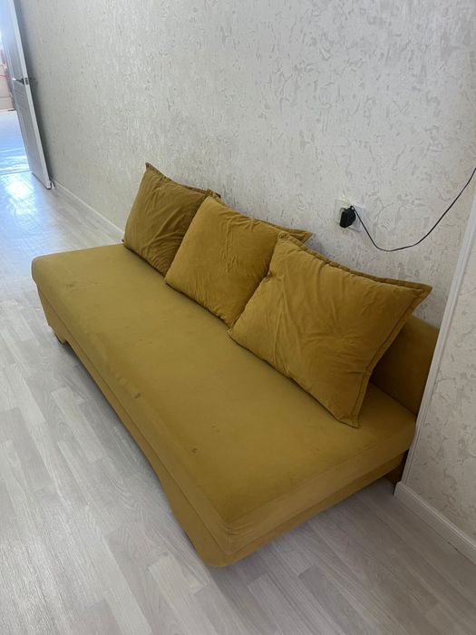 Диван продаю срочно