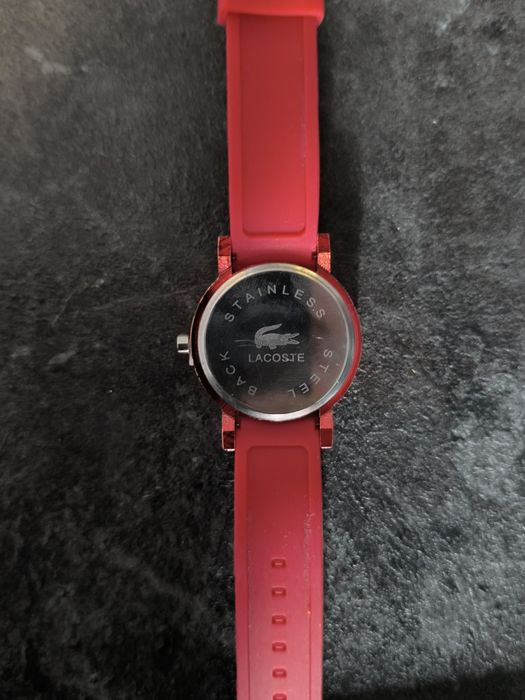 Елегантен Дизайн Часовник