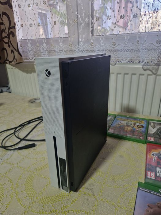 Vand xbox one s fara maneta 500GB !