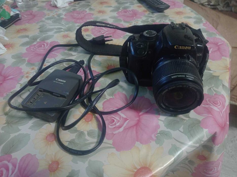 Фотоапарат Canon 500D , Canon 400D за частu. Panasonic lumix DMC-FS16.