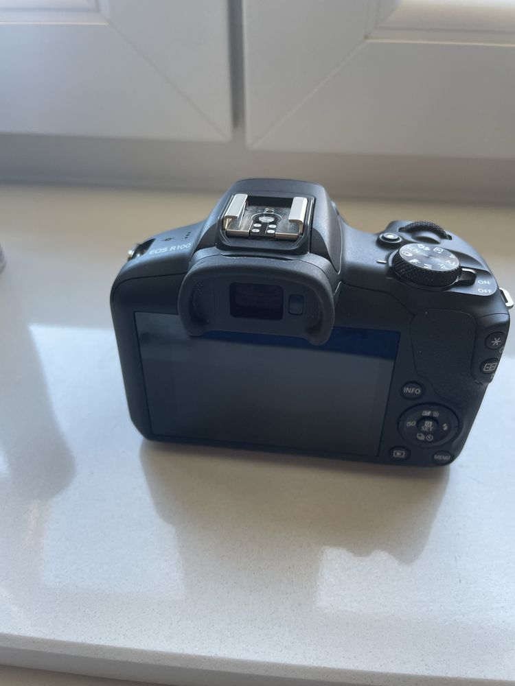 Vand Canon EOS R100