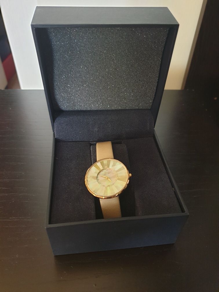 SO&CO New York Women's Quartz SoHo Mother of Pearl Leather Strap