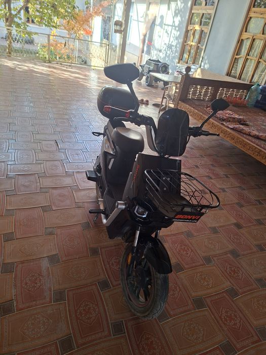 BONVI scoter SCE 004