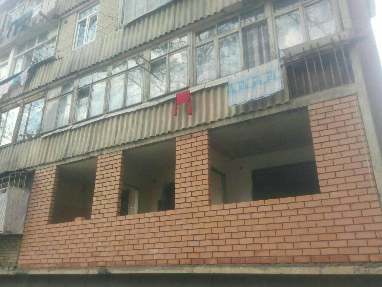 Balkonga g'isht teramiz