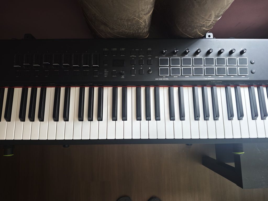 MIDI клавиатура M-Audio Hammer 88 Pro и стойка