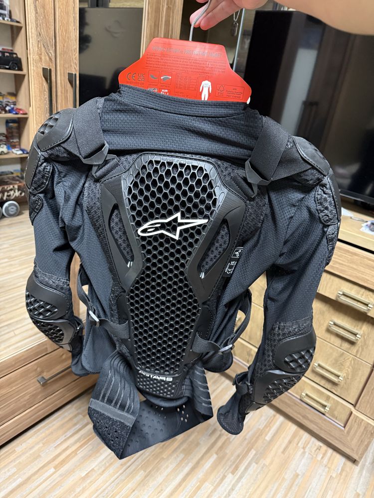 Протекторна жилетка Alpinestars Bionic Action V2