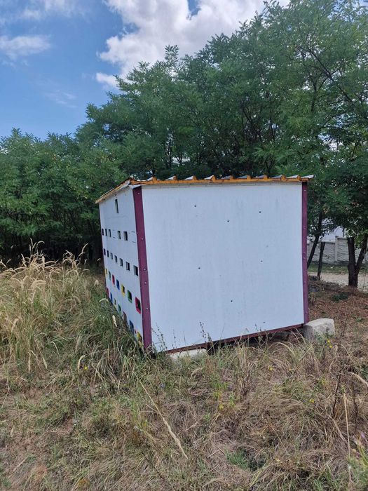 Vand pavilion apicol pentru 56 de stupi