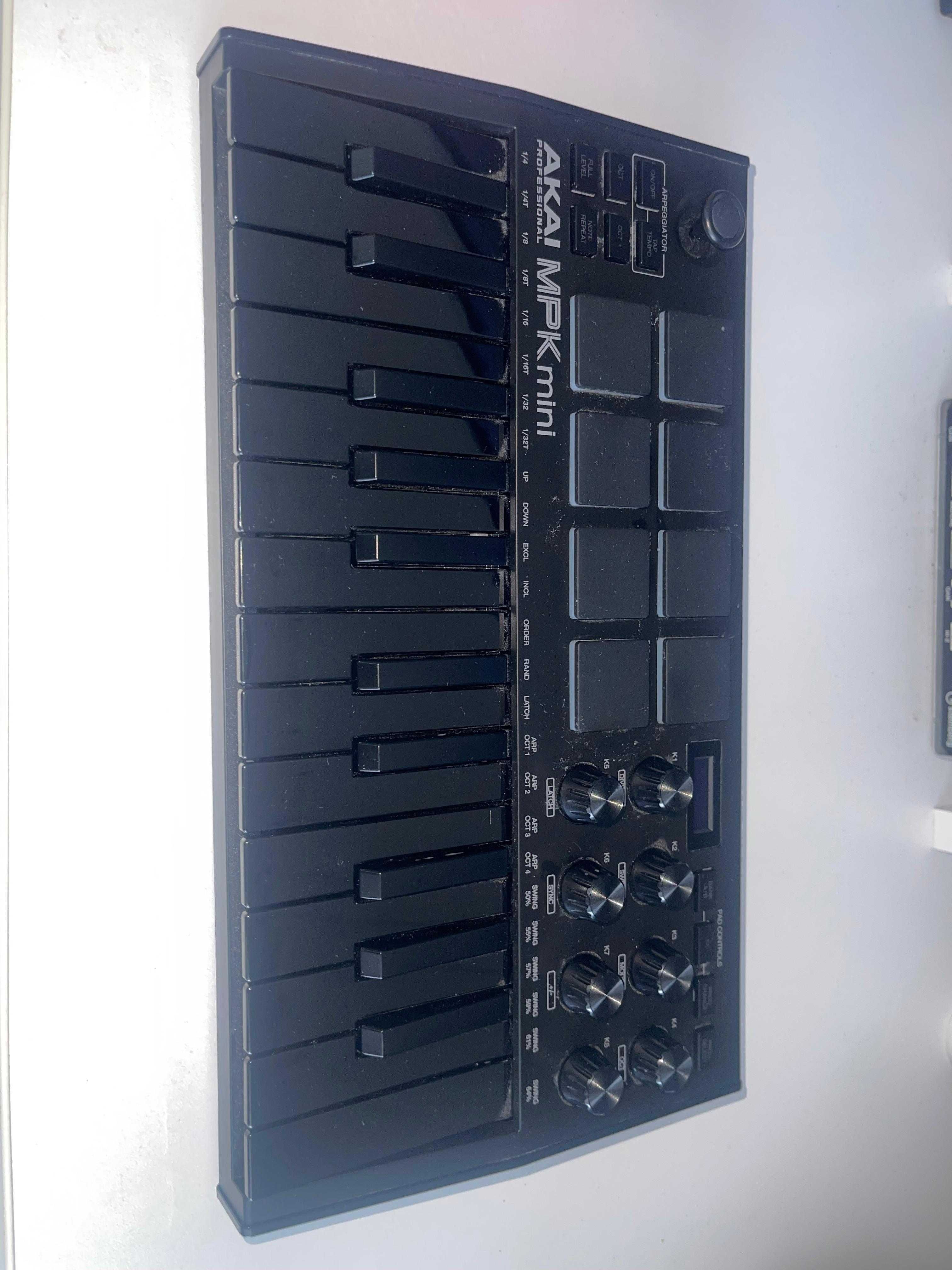 Akai MPK Mini MK3 Special Edition Black – MIDI Controller compact