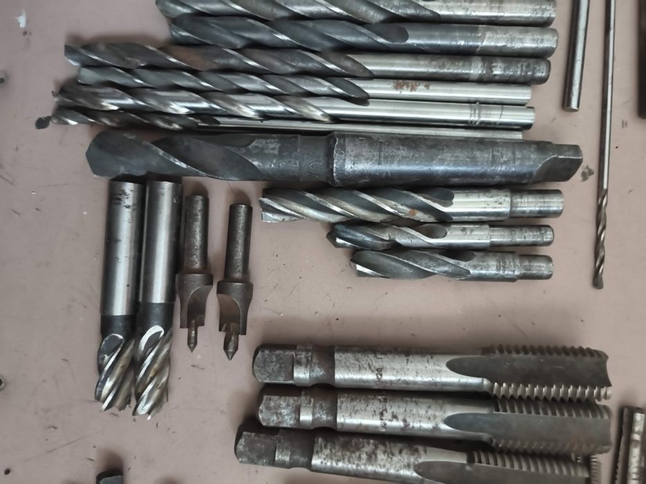 Метчики, лерки, свёрла, фрезы и другое.