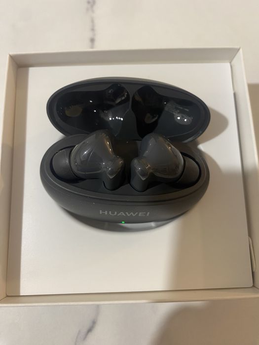 Huawei Freebuds 5i black.