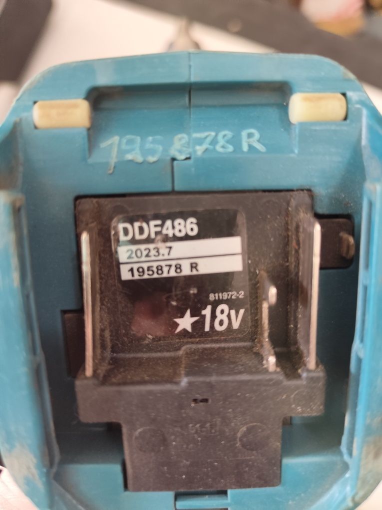 Топ модел безчетков акумулаторен винтоверт Макита Makita DDF486 +5Ah