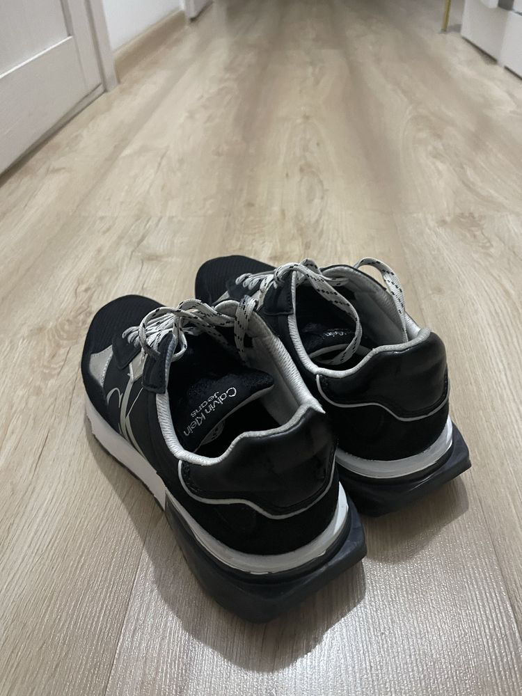 Продам кроссовки Calvin Klein