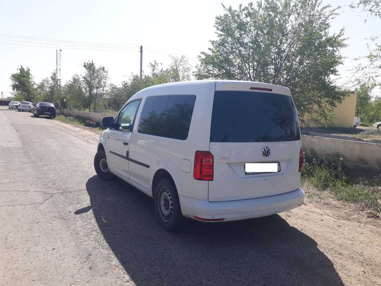 Volkswagen Caddy сотилади.