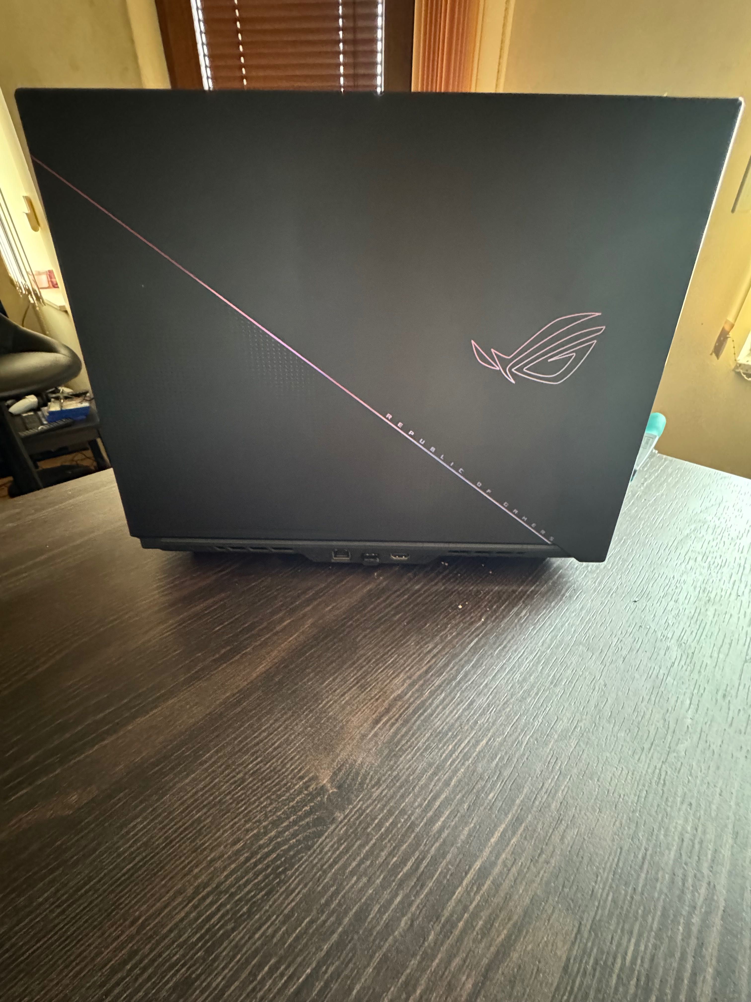 Геймърски лаптоп ASUS rog zephyrus duo 16'' . Гаранция