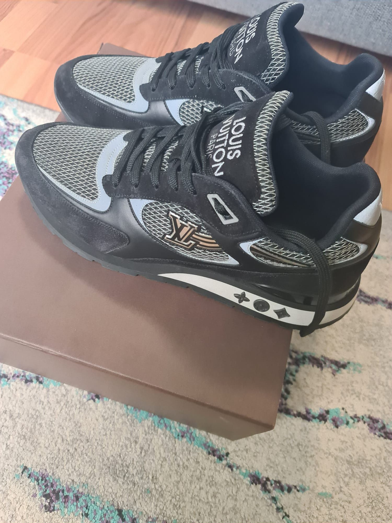 Adidași originali  purtați  sunt că noi