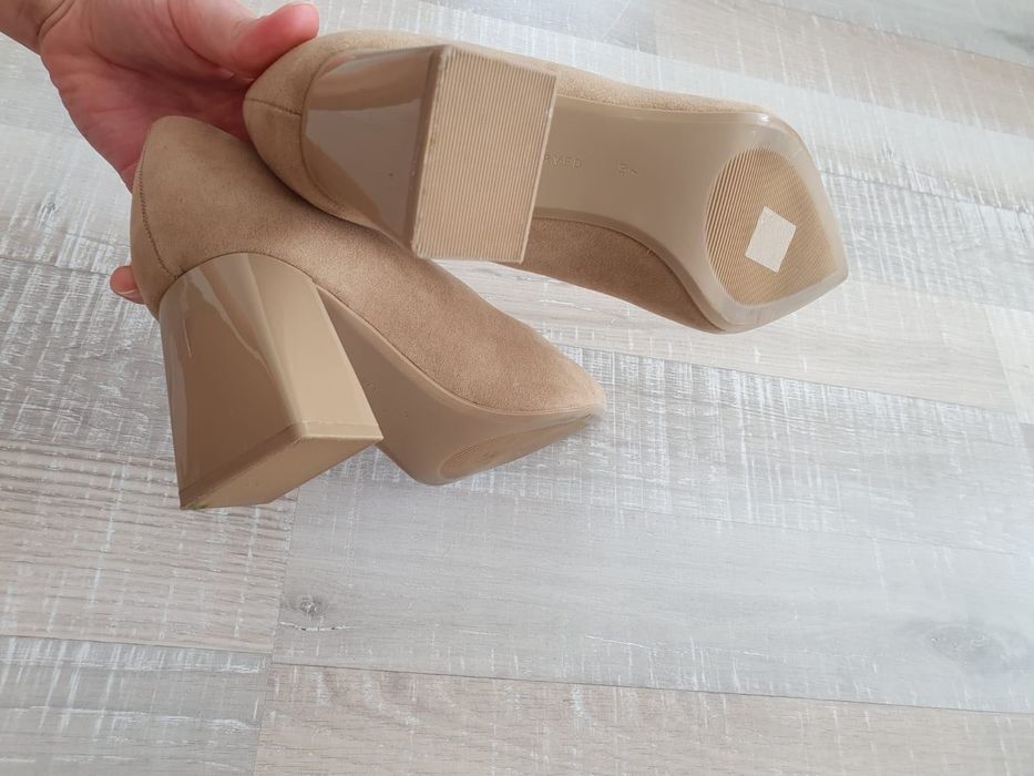 Pantofi cu toc Reserved