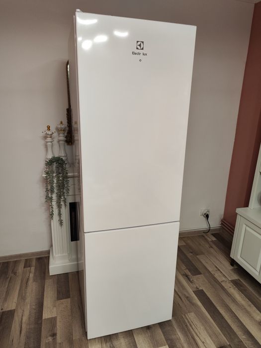 Frigider Electrolux
