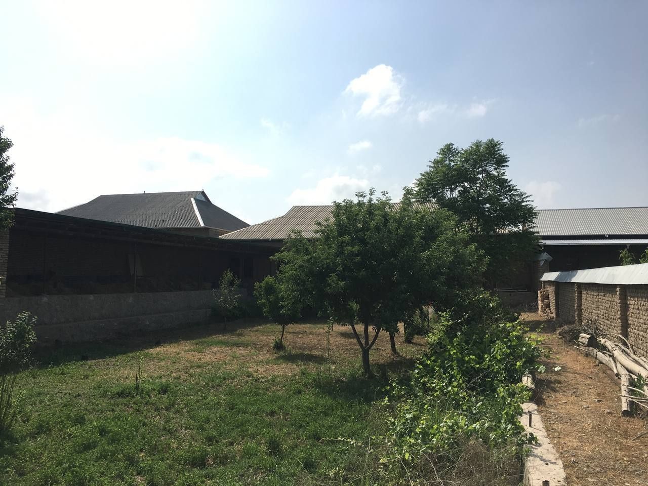 Uchastka sotiladi