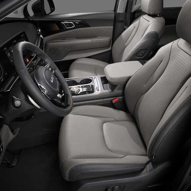 Янгиланган Kia Carnival