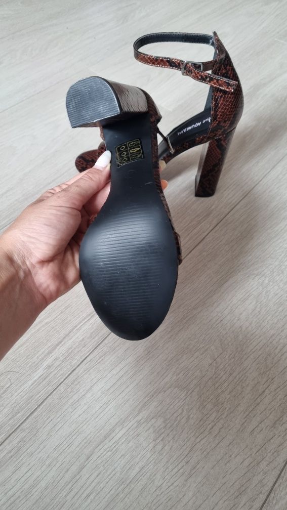 Обувки Shoe Aquarium 38
