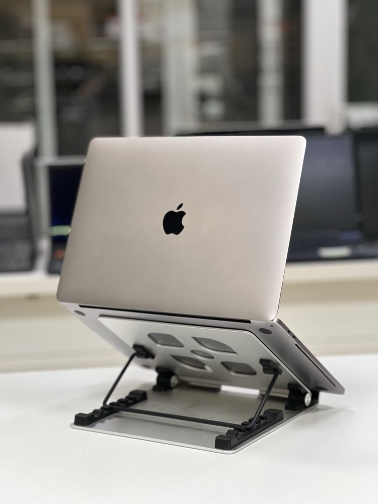 MacBook Pro 2017 Touchbar | Intel Core i5 | ОЗУ 8Gb | SSD 256Gb