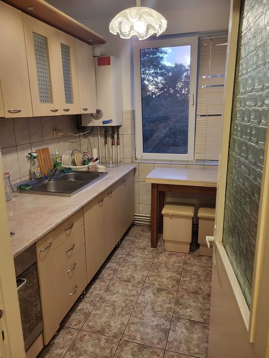 Închiriez apartament semicentral