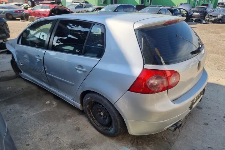 Dezmembrez VW Golf 5 motor 1.6fsi 115cp BAG cutie de viteze manuala 6+1 dezmembrari piese