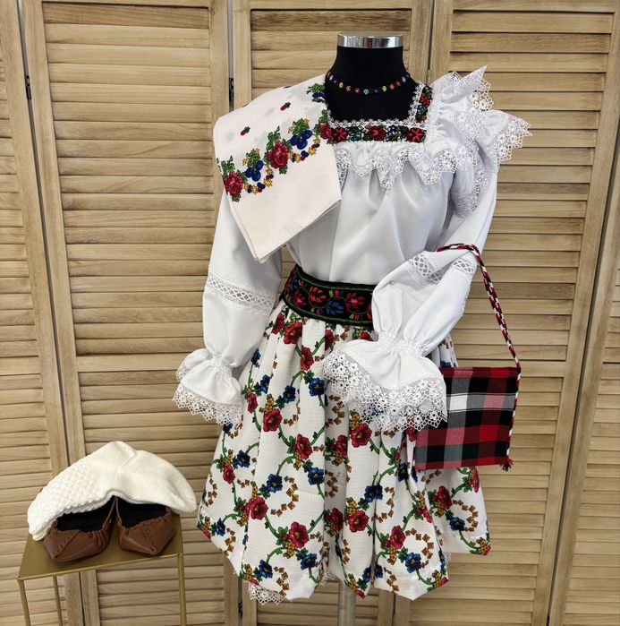 Costum popular din maramures femei