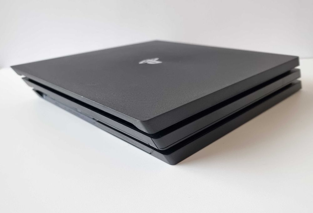 Playstation 4 (PS4) PRO 1TB